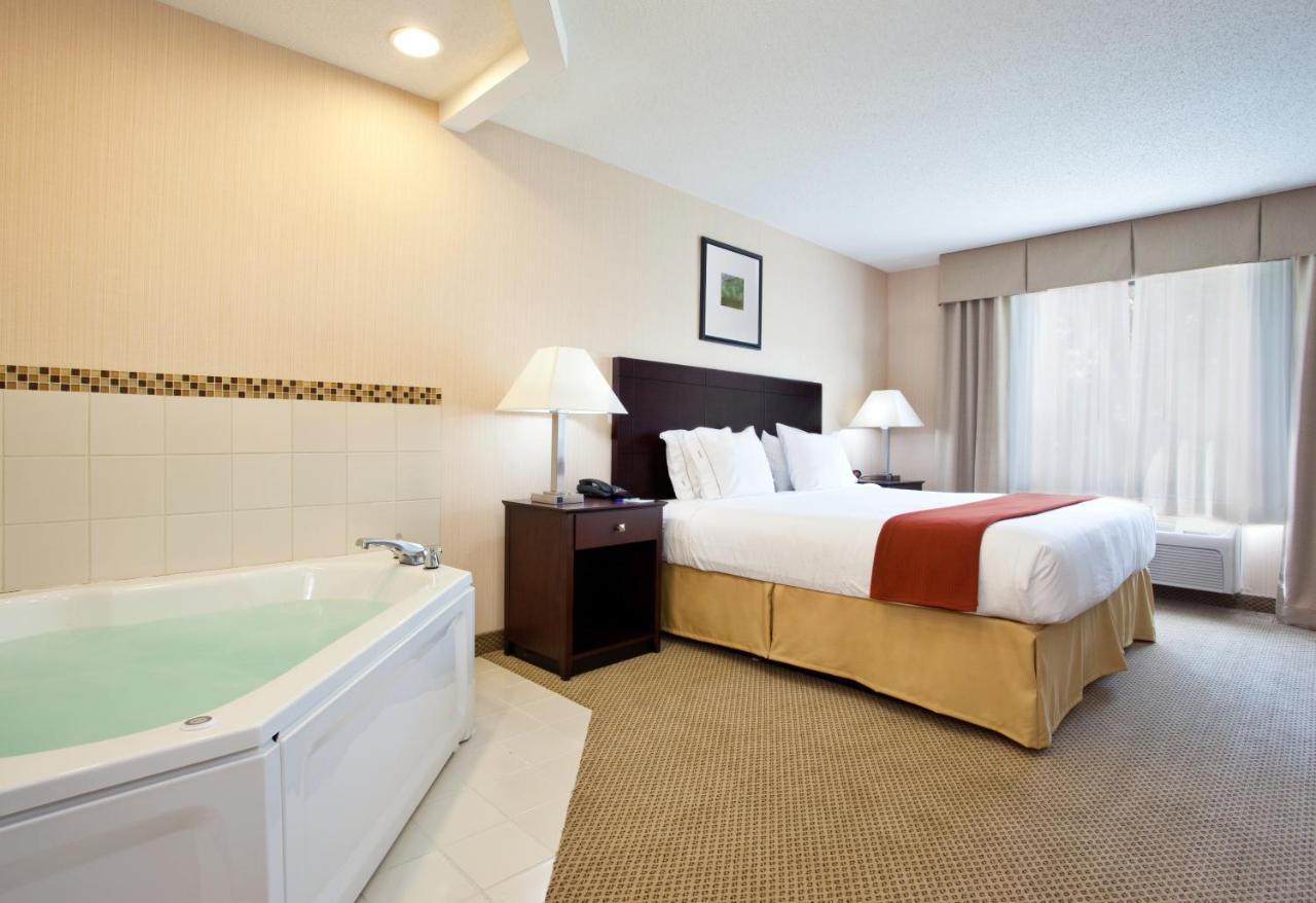Holiday Inn Express Hotel & Suites Tipp City By Ihg Buitenkant foto