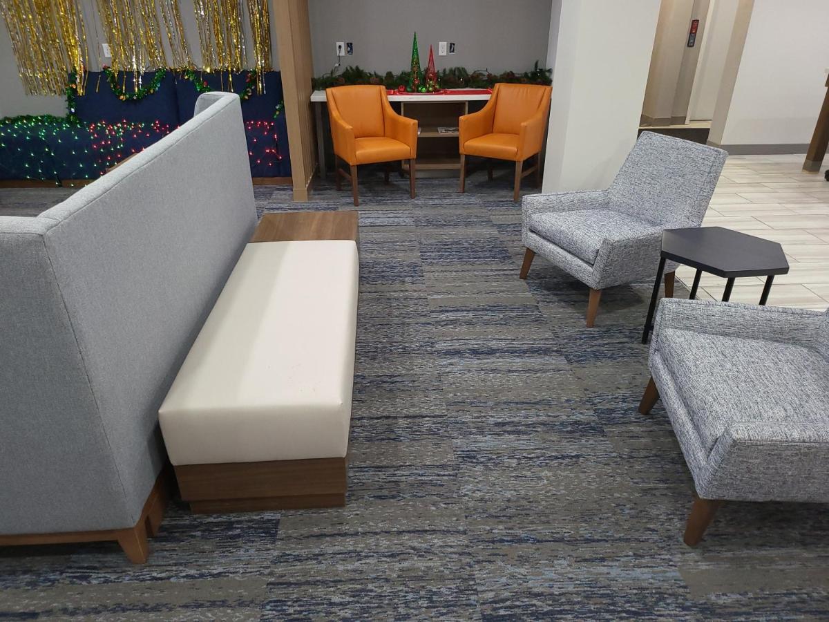 Holiday Inn Express Hotel & Suites Tipp City By Ihg Buitenkant foto