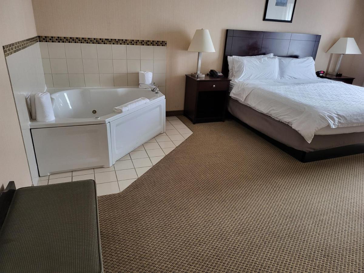 Holiday Inn Express Hotel & Suites Tipp City By Ihg Buitenkant foto