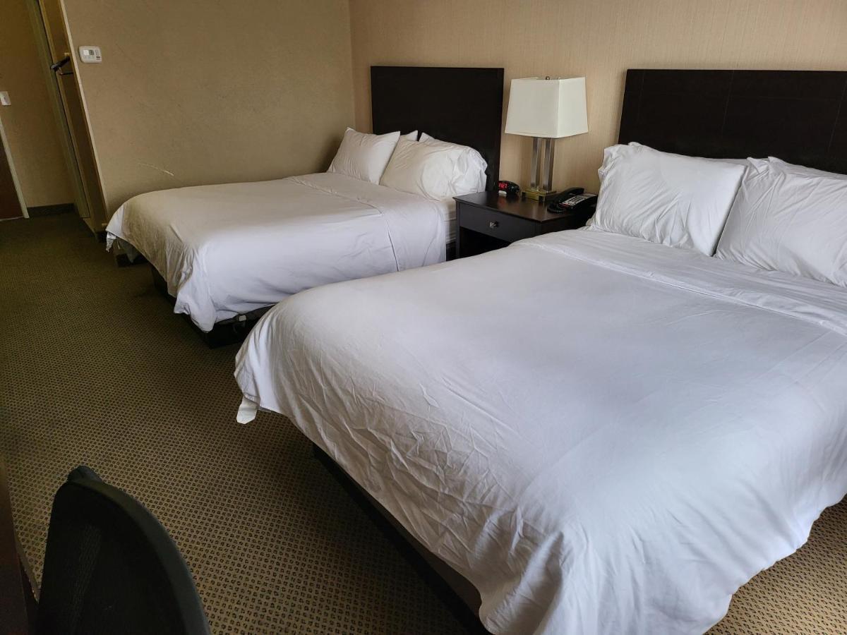 Holiday Inn Express Hotel & Suites Tipp City By Ihg Buitenkant foto