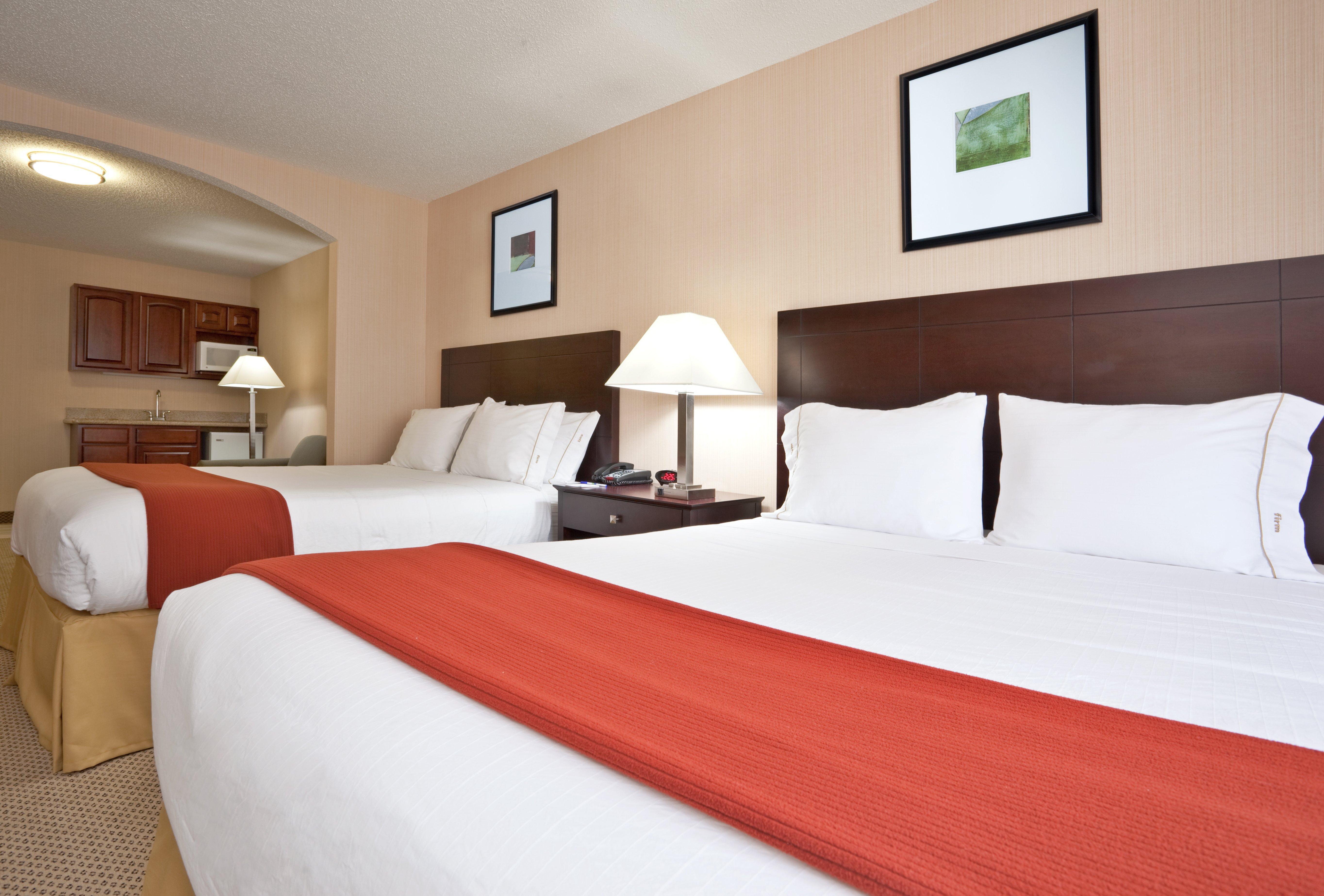 Holiday Inn Express Hotel & Suites Tipp City By Ihg Buitenkant foto